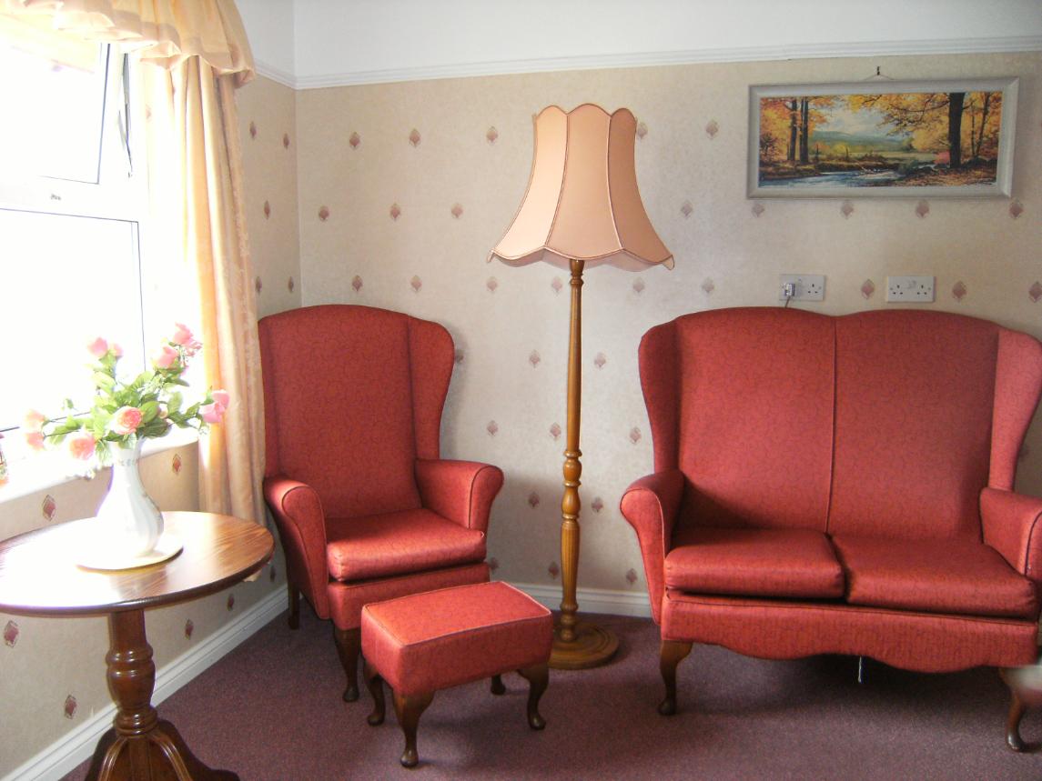 Lounge Chairs Larchwood